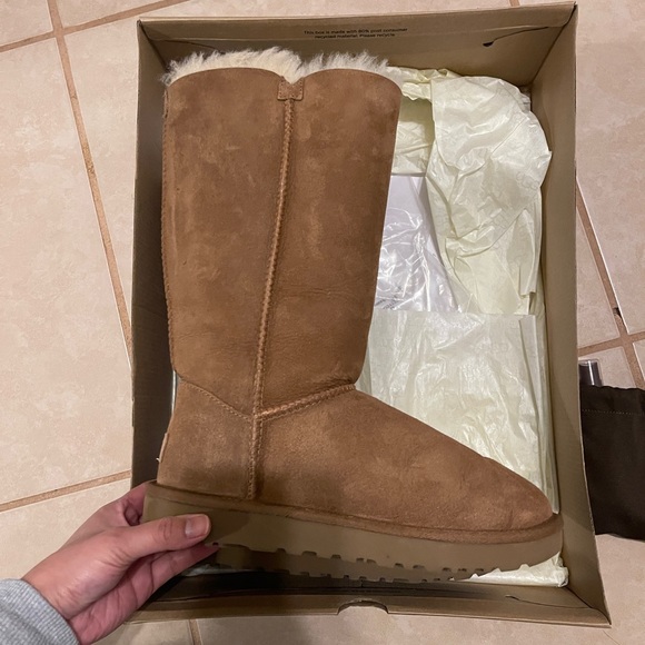 Bailey Button Uggs - Picture 4 of 8